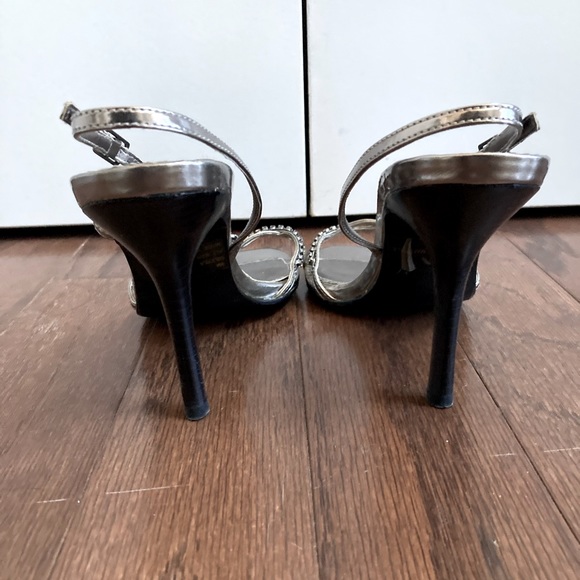 Vintage TWO LIPS Gileyla Bejeweled Pewter 4" Heels - Picture 5 of 8